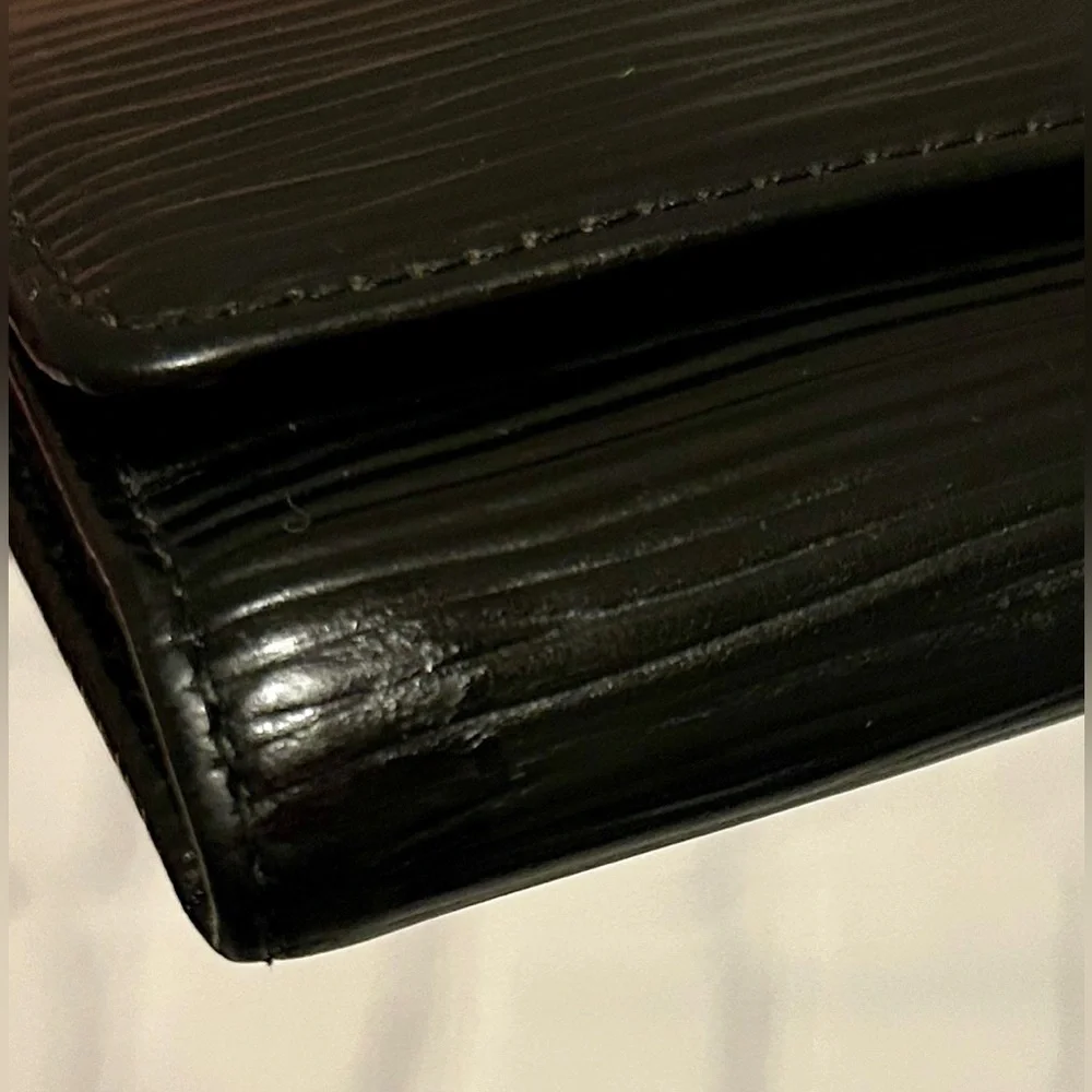 EUC Louis Vuitton Black Epi Key Holder - Picture 12 of 15